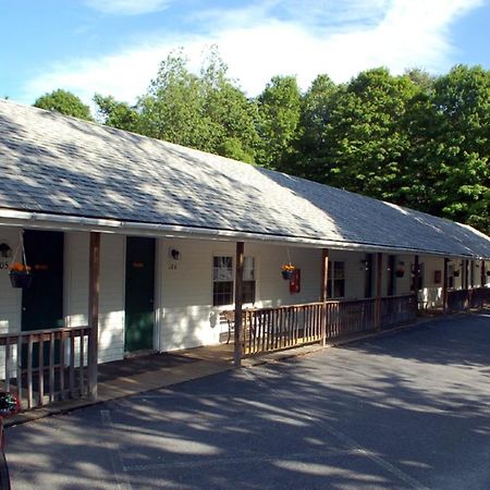 Maple Leaf Motel Schroon Lake Exterior foto