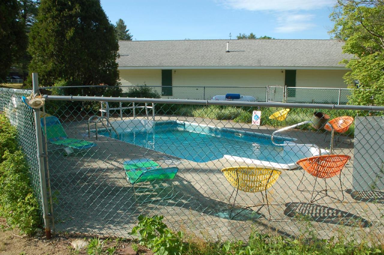 Maple Leaf Motel Schroon Lake Exterior foto