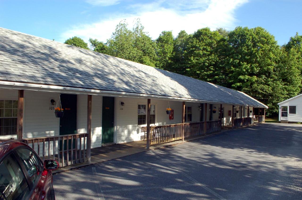 Maple Leaf Motel Schroon Lake Exterior foto